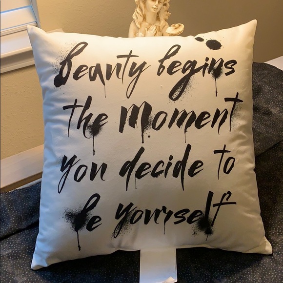 🌹NWOT Super soft Inspirational quote pillow 🌹 - Picture 3 of 4